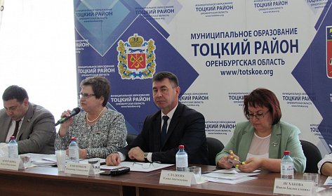 Нуждающимся семьям поможет соцконтракт